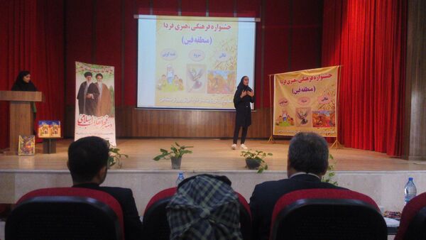 نقالی‌خوانی دانش‌آموزی در فین 