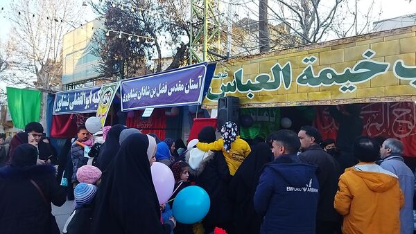 حضور مردم در مهمانی کیلومتری اعیاد شعبانیه نیشابور