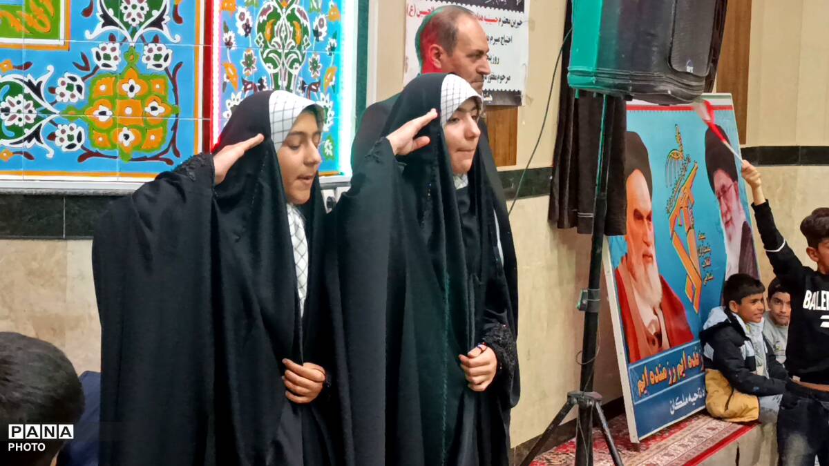 تجمع فرهنگیان و دانش‌آموزان ملکان در یادبود شهدای جنگ‌ تحمیلی سوم 