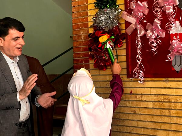 جشن شکوفه‌ها و طنین زنگ مهر در مدرسه فاطمه‌ الزهرا شهرستان جاسک