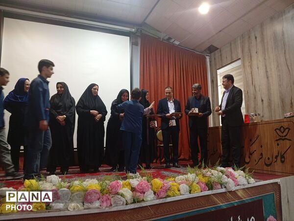 تجلیل از تئاتر دانش‌آموزی  و خبرنگاران پانا در کانون شهید مطهری شهرستان ساوجبلاغ 