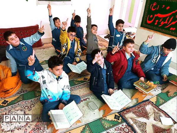 آموزش احکام دینی به دانش آموزان در دبستان معراج منطقه ۱۰