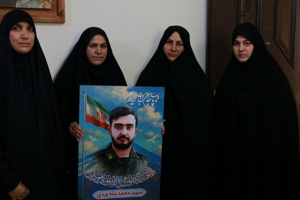 دیدار کمیته خادم شهدا شهرستان ملارد با خانواده شهید محمد شاهوردی