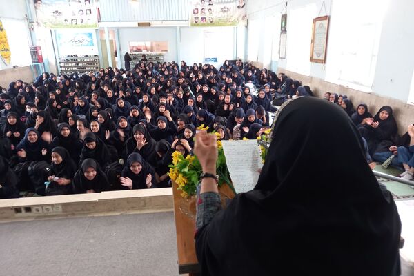 جشن ولادت امام حسن عسکری(ع) در دبیرستان شاهد فیض