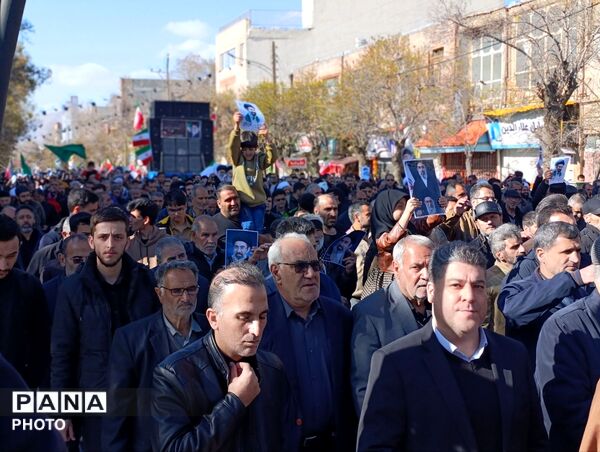 گر پدر رفت تفنگ پدری هست هنوز 