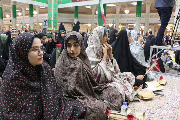 اجتماع عظیم دختران دانشجوی کشور در حرم حضرت معصومه(س)
