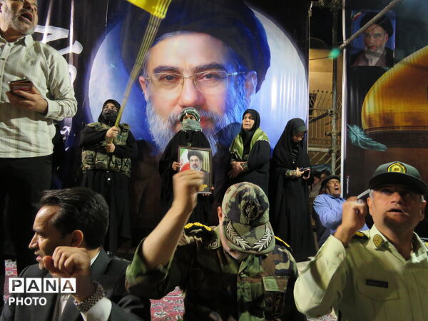 رژه دختران جان فدا همزمان با سراسر کشور در شهرستان خلیل آباد 
