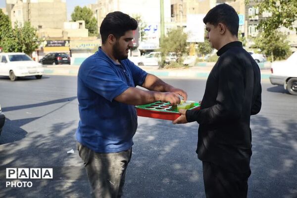 پذیرایی و مهمان نوازی مردم چهاردانگه از زائران و محبان رهبر شهید