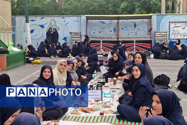 مراسم جشن ولادت حضرت معصومه (س) و روزدختر در دبیرستان حضرت ولیعصر (عج) ری یک