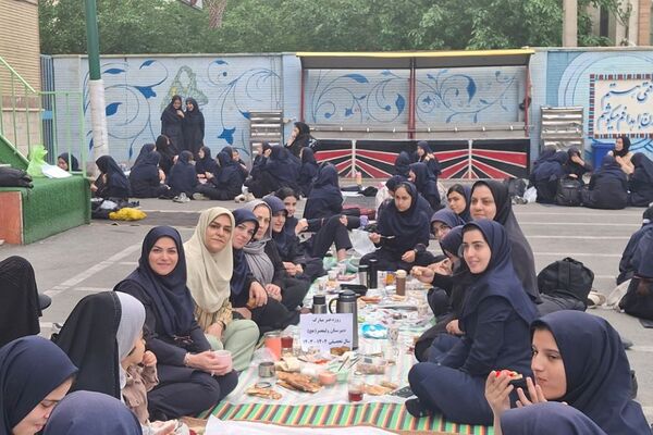 مراسم جشن ولادت حضرت معصومه (س) و روزدختر در دبیرستان حضرت ولیعصر (عج) ری یک