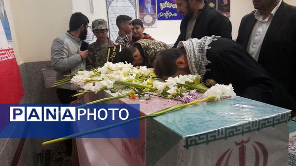 استقبال بی‌نظیر دانش‌آموزان تفرشی از قهرمانان گمنام هشت‌سال دفاع مقدس