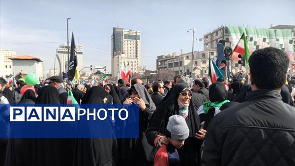 راهپیمایی باشکوه ۲۲ بهمن در مشهد مقدس