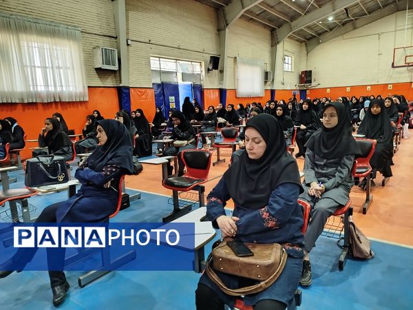 مراسم آغاز سال تحصیلی جدید ویژه دانش‌آموزان ورودی دهم در دبیرستان نمونه محبی نیشابور