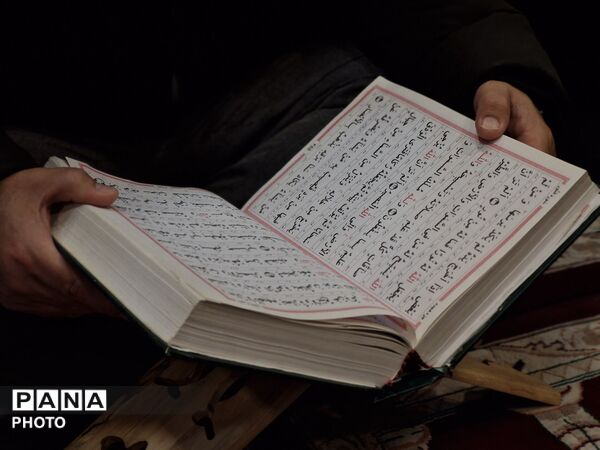 محفل انس با قرآن به یاد رهبر شهید در گلوگاه 