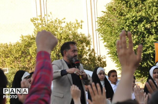 برگزاری باشکوه «مهمانی کیلومتری غدیر» در کرمانشاه با مشارکت گسترده مردم و دانش‌آموزان