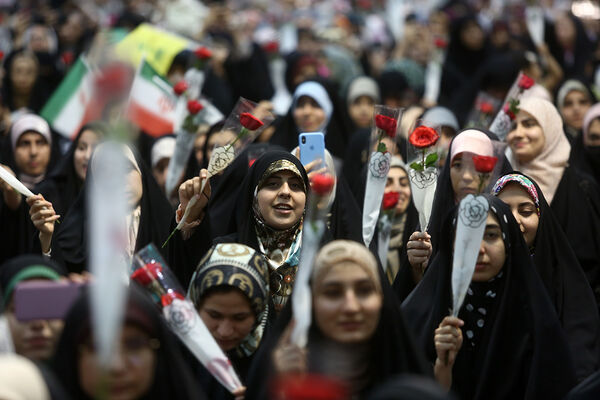 اجتماع بزرگ «عهد خواهرانه» با حضور 6 هزار دانشجوی دختر در قم