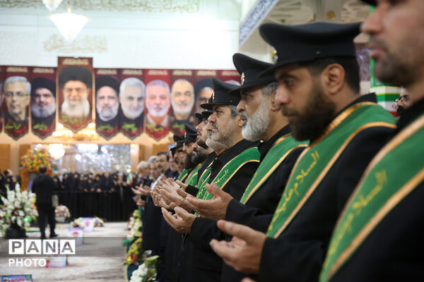 آیین خطبه خوانی خادمان حرم حضرت معصومه(س) در روز دختر