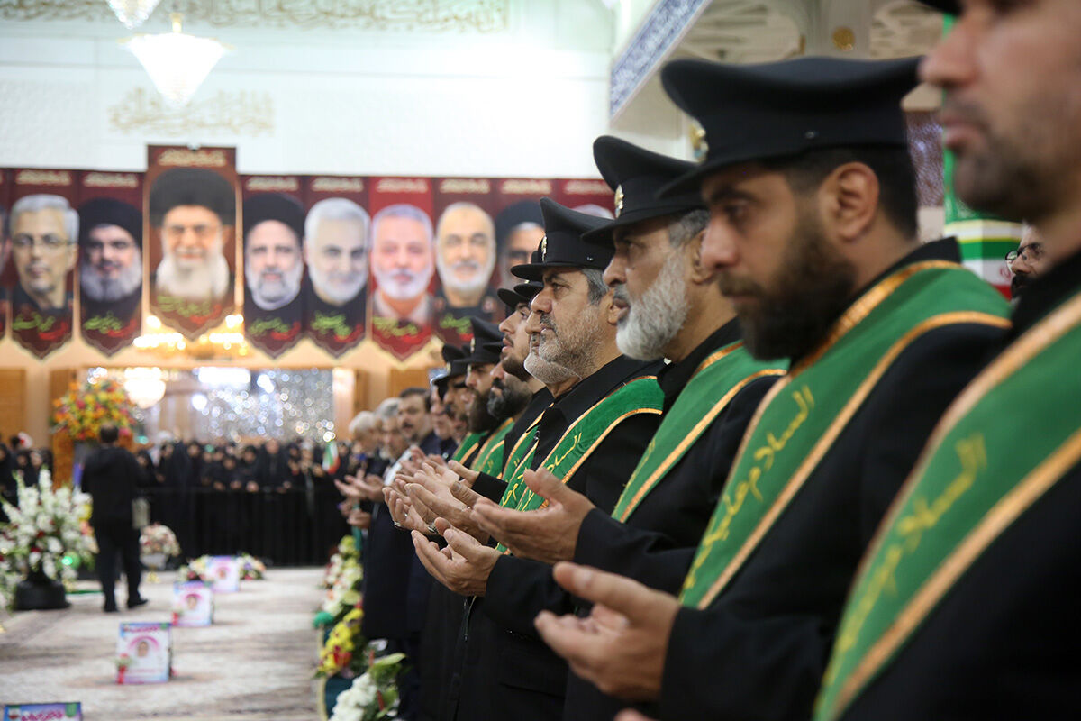 آیین خطبه خوانی خادمان حرم حضرت معصومه(س) در روز دختر