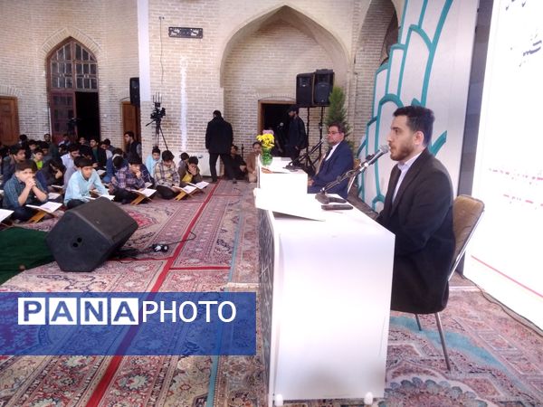 بزرگترین محفل دانش‌آموزی انس با قرآن در شهر یزد 