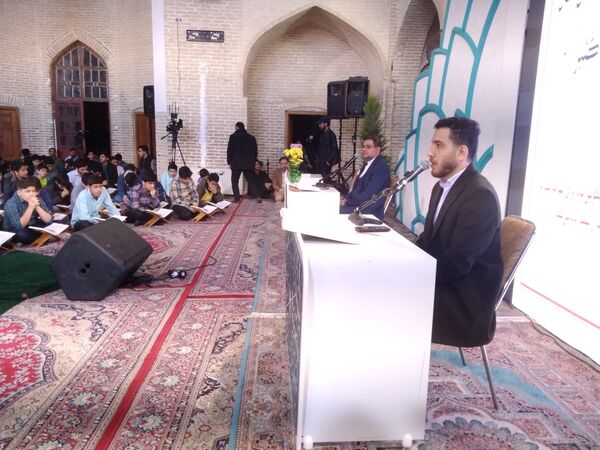 بزرگترین محفل دانش‌آموزی انس با قرآن در شهر یزد 