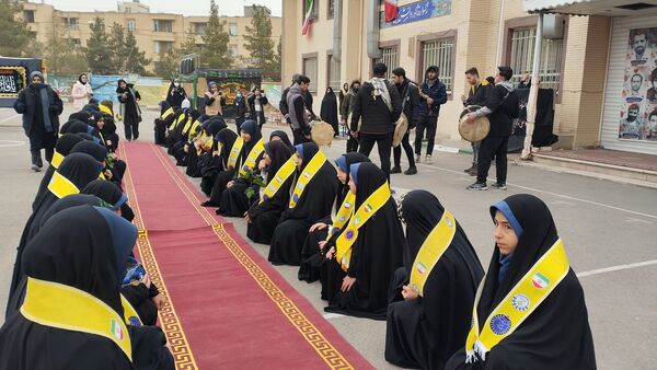 وداع با شهید گمنام در دبیرستان بی بی سلطنت قفلی ناحیه  مشهد مقدس