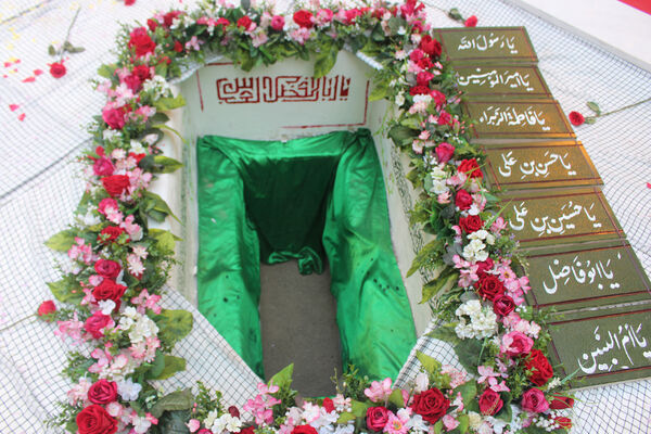 جلوه‌هایی از حضور نوجوانان در مراسم تشییع و خاکسپاری شهدای گمنام