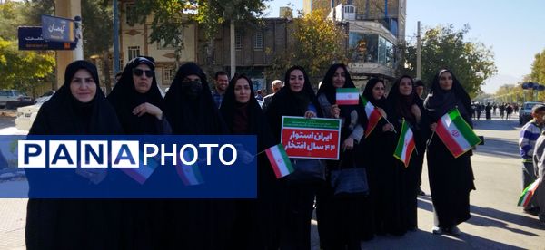 روز ۱۳ آبان: درخششی دیگر در تاریخ شهرستان سلسله با راهپیمایی دانش‌آموزان و مردم