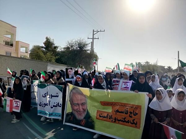 جشن پیروزی انقلاب در فین