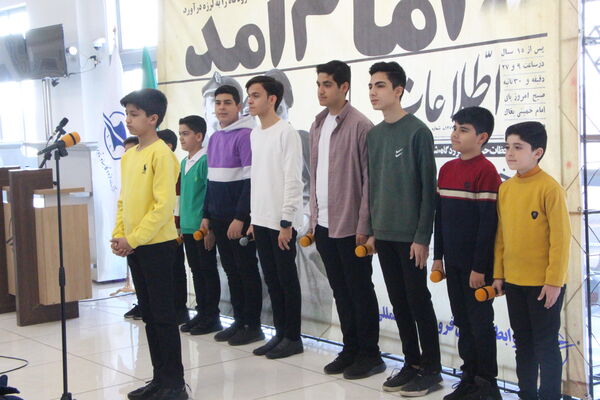 مراسم نمادین استقبال از امام خمینی (ره) در فرودگاه یزد 
