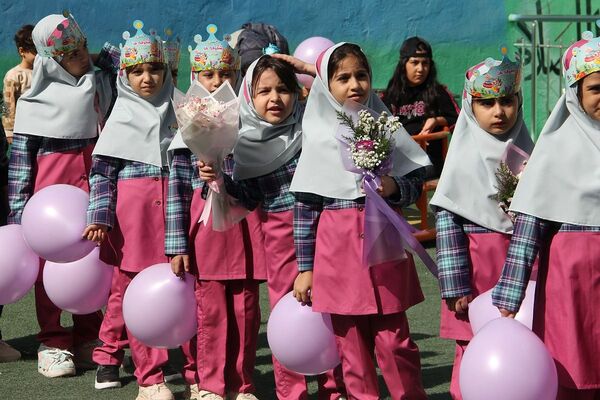 جشن شکوفه‌ها در مدارس بهارستان‌دو؛ آغاز سفری تازه برای کلاس اولی‌ها