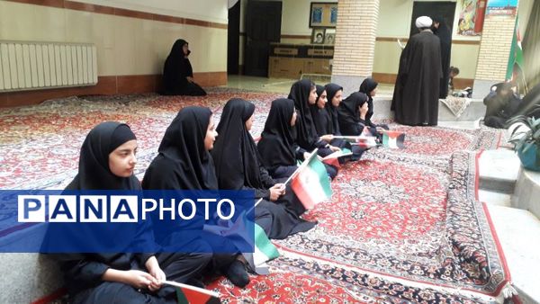 دانش‌آموزان هنرستان فاطمیه از شهید گمنام استقبال کردند