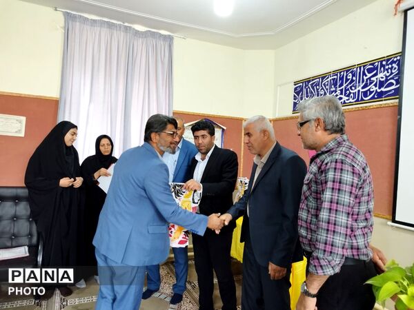 عوامل امور تربیتی آموزش‌وپرورش شیب‌کوه مورد تجلیل قرار گرفتند