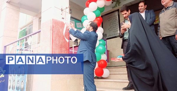 نواختن زنگ استکبارستیزی همزمان با برگزاری بیست و هفتمین دوره انتخابات شورای دانش‌آموزی در آموزشگاه فرزانگان ملارد