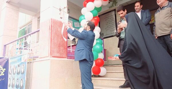 نواختن زنگ استکبارستیزی همزمان با برگزاری بیست و هفتمین دوره انتخابات شورای دانش‌آموزی در آموزشگاه فرزانگان ملارد