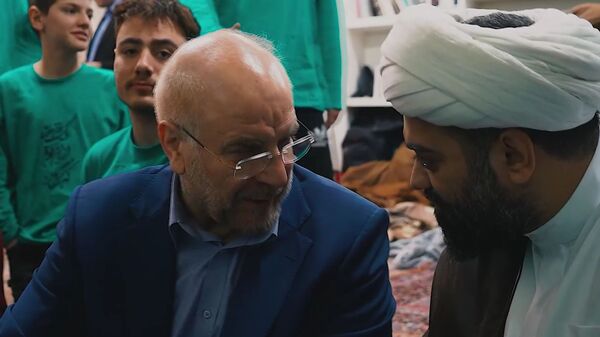 حضور رئیس مجلس شورای اسلامی در بین نوجوانان معتکف