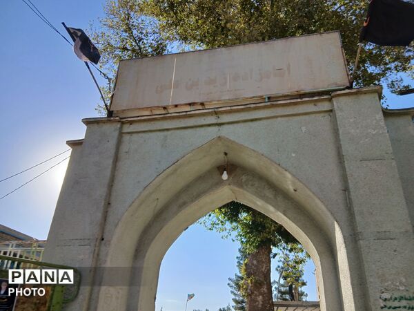 بازسازی و مرمت قبور مطهر شهدای روستای شاهزید تویسرکان 