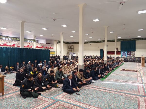 دانش‌آموزان پیشتاز در سنگر نمازجمعه خداآفرین