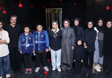 اکران نمایش «او خودش خانه بود» در تماشاخانه استاد هودی شیراز

 