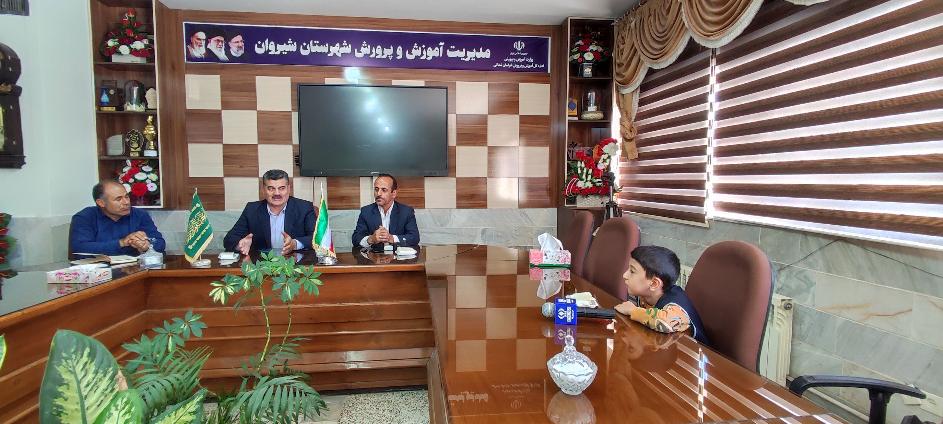 تجلیل مدیر آموزش و پرورش شهرستان شیروان از خبرنگاران پانا
