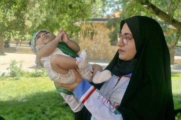 سرخ پوشان هلال در شیرخوارگان حسینی 