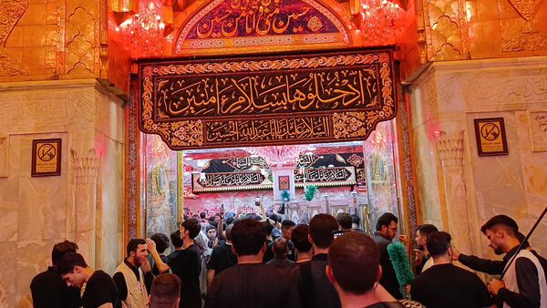 کاروان عاشقان به کربلا رسیدند؛ خیابان‌ها غرق در زمزمه «لبیک یا حسین»