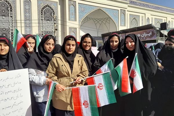 حضور پرشور دانش‌آموزان در راهپیمایی ۱۳آبان منطقه کهریزک 