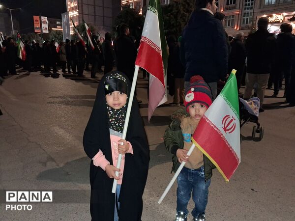  دهه نودی ها طراوت بخش اجتماعات شبانه در بلوار فضل نیشابور