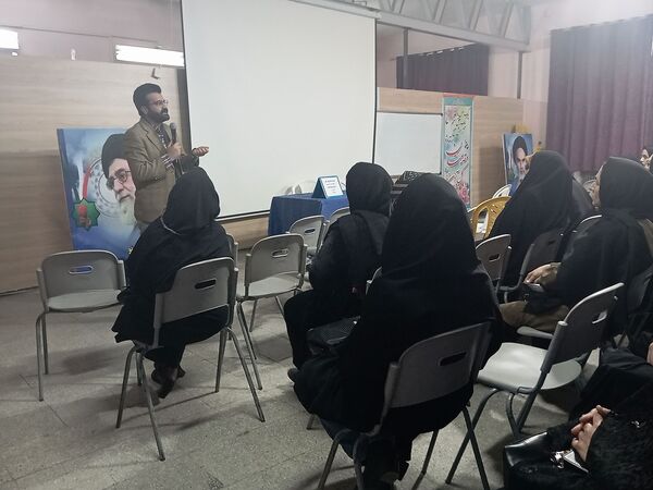 برگزاری کارگاه آموزش خانواده در دبیرستان نمونه اندیشه