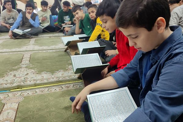 بازدید معاون پرورشی و تربیت بدنی ناحیه دو شهرری از مراسم اعتکاف دانش آموزی 