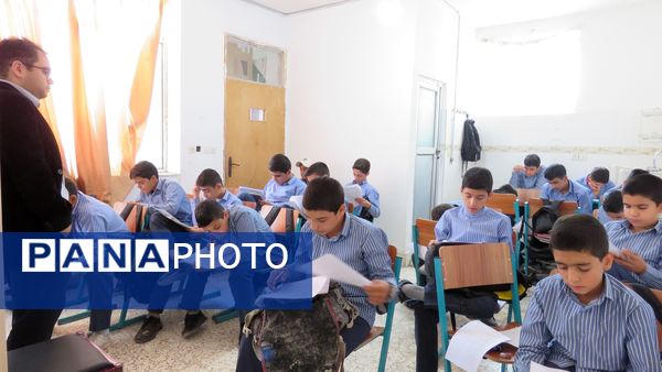 برگزاری آزمون آغازین هماهنگ استانی در آموزشگاه نمونه دولتی زنده یاد زرتاش خلیل آباد 