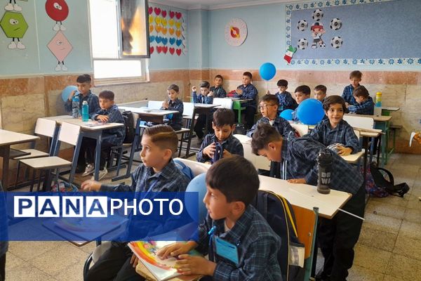 جشن شکوفه ها در مدارس شهرستان قدس، آغاز طلایی و شیرین  سال تحصیلی