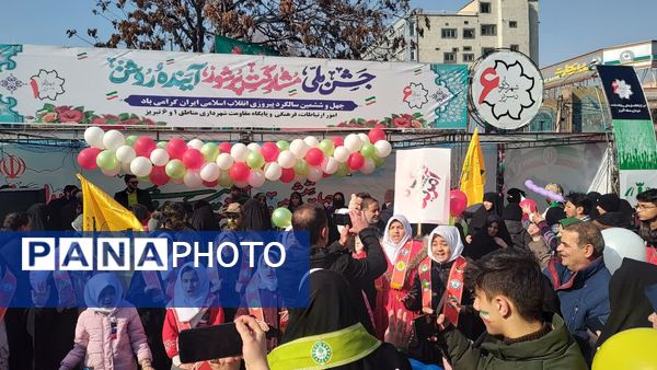 نوای دلنشین گروه سرود پیشتازان، روحی تازه در جشن انقلاب