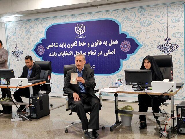 صادق خلیلیان داوطلب نامزدی انتخابات ریاست‌جمهوری شد
