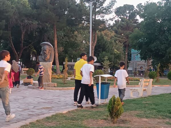 بازدید پسران دومیدانی کاران استان خراسان رضوی از آرامگاه عطار و خیام